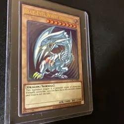 Blue-Eyes White Dragon LCKC-EN001 (Version 2) Ultra Rare Yugioh SDK Art NM - Image 3