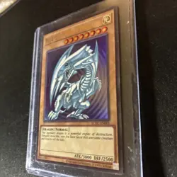 Blue-Eyes White Dragon LCKC-EN001 (Version 2) Ultra Rare Yugioh SDK Art NM - Image 4
