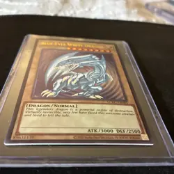 Blue-Eyes White Dragon LCKC-EN001 (Version 2) Ultra Rare Yugioh SDK Art NM - Image 5