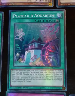 Yu-Gi-Oh SUPER RARE HOLO CARD CARTE DRL2-FR043 PLATEAU D'AQUARIUM VF 1ERE ED - Image 1