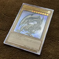 Blue-Eyes White Dragon (UTR) OP28-EN001 Ultimate Rare Yugioh Tournament Pack NM - Image 3