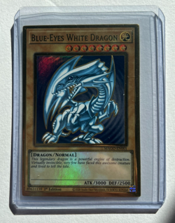 YuGiOh! Blue-Eyes White Dragon | MAGO-EN001 Maximum Gold Rare | 1st Edition | NM - Image 1