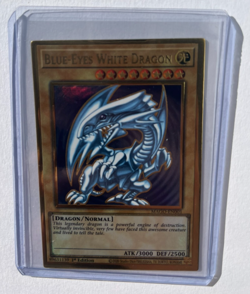 YuGiOh! Blue-Eyes White Dragon | MAGO-EN001 Maximum Gold Rare | 1st Edition | NM - Image 4
