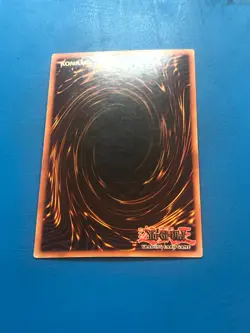 YUGIOH Ultra Rare Blue-Eyes White Dragon SDK-E001 PLAYED - Image 2