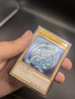 Yu-Gi-Oh! Blue-Eyes White Dragon OP28-EN001 Ultimate Rare - Image 4