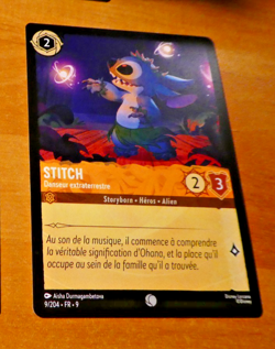 LORCANA TRADING CARD GAME DISNEY CHAPITRE 9 CARTE STITCH 9/204 FR MINT 2025 - Image 1