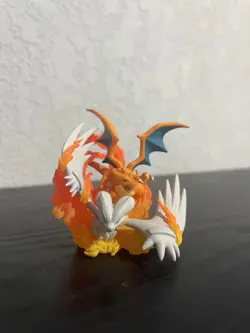 Pokemon TCG Reshiram & Charizard Tag Team GX Figure Collection - Image 3