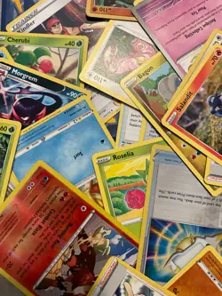 Pokemon 1000 card lot Pokemon TCG Trading Cards Collection includes 30 HOLOS - Image 1