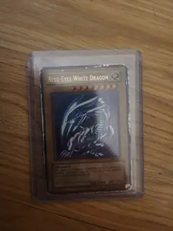 Yu-Gi-Oh! TCG Blue-Eyes White Dragon SDK-001 Damaged - Image 1