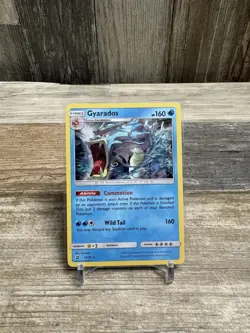 Gyarados 20/70 Holo Rare Sun & Moon Dragon Majesty Pokemon Card 2018 NM/LP - Image 1