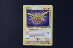 Zapdos 30/62 Non Holo Rare Pokemon TCG Card Vintage Fossil 1999 Damaged - Image 1
