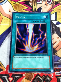 Raigeki lob-e042 Unltd Ed (HP) Super Rare Yu-Gi-Oh! - Image 1