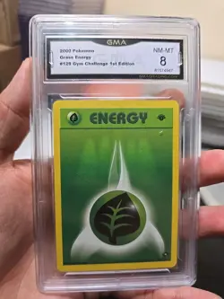 2000 POKEMON 1ST EDITION GRASS ENERGY 129/132 GMA 8 GYM CHALLENGE - Image 1