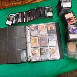 9 Pages of COMMANDER Cards Collection in Binder. And 1,000+ Random Magic Cards - Image 1