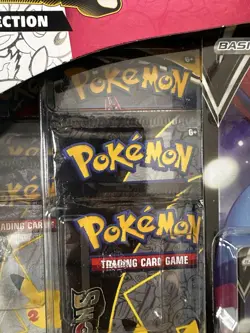 Pokemon TCG: Celebrations Collection Box Dark Sylveon V - Image 2