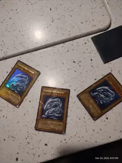 *** BLUE EYES WHITE DRAGON *** ULTRA RARE SDK-001 ORIGINAL (PLAYED) YUGIOH! - Image 1