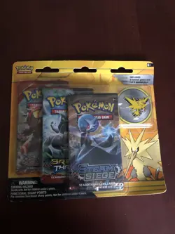 Pokemon Legendary Birds Blister Pack with 3 Booster Packs and a Pin - Zapdos XY - Image 1