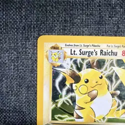 2000 POKEMON GYM CHALLENGE 1ST EDITION #11/132 LT. SURGE'S RAICHU HOLO - Image 2