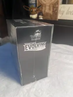 Pokemon TCG SWSH Evolving Skies Sealed Elite Trainer Box English - Image 3