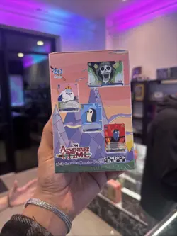 Weiss Schwarz: Adventure Time - Booster Box (20 Packs, 8 Cards per Pack) 8885009405535 - Image 1
