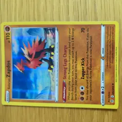 GALARIAN ZAPDOS 082/203 POKEMON CARD (EVOLVING SKIES SET) HOLO - Image 2