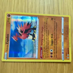 GALARIAN ZAPDOS 082/203 POKEMON CARD (EVOLVING SKIES SET) HOLO - Image 3