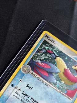 2005 Pokemon EX Emerald Milotic #8/106 LP Swirl - Image 3