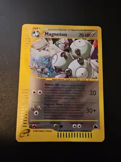 Magneton - H19/H32 - Skyridge Holo Rare Pokemon Card -- HP - Image 1