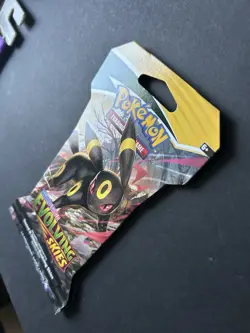 Pokemon TCG: Sword & Shield Evolving Skies Sleeved Booster Pack , Random Art - Image 4