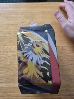 Pokemon TCG Eevee Evolutions Tin 2021 [ Flareon V ] NEW SEALED IN PLASTIC - Image 3