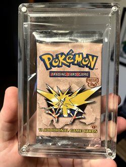 1999 pokemon fossil 1st edition booster pack - Image 1