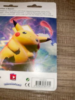 Pokemon TCG - Sword & Shield Vivid Voltage Vaporeon Blister - 3 Booster Packs - Image 2