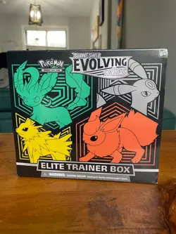 Pokemon TCG: Sword & Shield-Evolving Skies Elite Trainer Box (Jolteon, Flareon, 820650808944 - Image 1