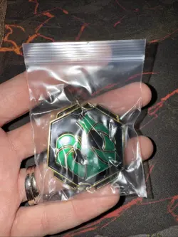 Disney Lorcana League Play Promo Emerald Pin - Fabled - Image 1