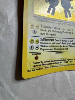 Pokemon TCG Magneton 009/102 Base Set Holo vintage card - Image 3