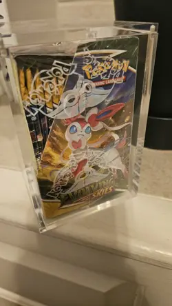 Pokemon Sword & Shield Evolving Skies Booster Box 36 Packs W/ Acrylic Case - Image 3