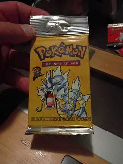 Pokemon Base Set 2 Booster Pack Gyarados Artwork Single Pack 9780743000000 - Image 1