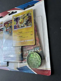 NEW Pokemon TCG: Sword & Shield Battle Styles Blister Pack with 3 Booster Packs - Image 4