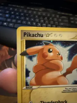 Pikachu Gold Star Holo Rare 104/110 EX Holon Phantoms Pokemon Card - Image 2