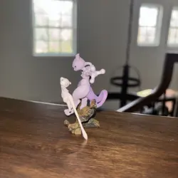 Pokemon TCG Super Premium Collection Mew and Mewtwo 20th Anniversary Figure 2016 - Image 2