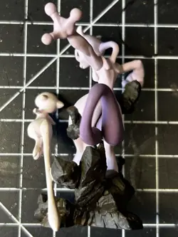 Pokemon TCG Super Premium Collection Mew and Mewtwo 20th Anniversary Figure 2016 - Image 2