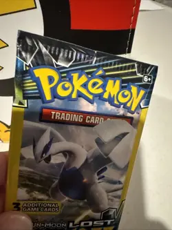 2018 POKEMON SUN AND MOON LOST THUNDER. 3 CARD PACK Sealed - Image 3