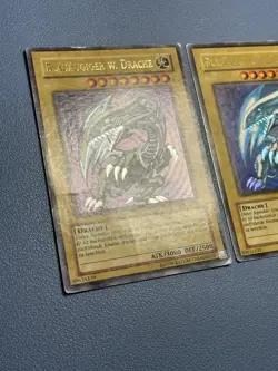 Yu-Gi-Oh! 2x Blauaugiger W. Drache SDK-G001 Ultra Rare Starter Deck Kaiba 2002 - Image 2