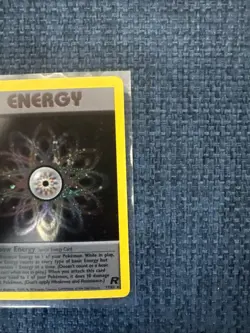 Rainbow Energy 17/82 Team Rocket Holo Pokemon Vintage WOTC Set Base Set - Image 4