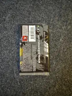 2013 Pokemon Black & White Legendary Treasures Booster Pack Sealed Reshiram Art - Image 2