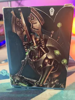 Magic the Gathering: Warhammer 40k - Necron Dynasties Commander Deck (W.Sleeves) - Image 1
