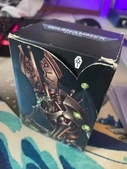 Magic the Gathering: Warhammer 40k - Necron Dynasties Commander Deck (W.Sleeves) - Image 2