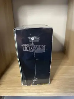 Pokemon TCG 1x Evolving Skies Elite Trainer Box *Slight Seal Break* - Image 4