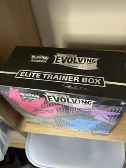 Pokemon TCG 1x Evolving Skies Elite Trainer Box *Slight Seal Break* - Image 5