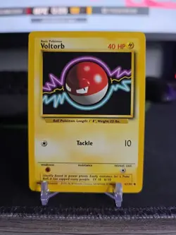 Voltorb Base Set 67/102 Regular Unlimited Common Pokemon TCG Wotc 1999 - Image 1
